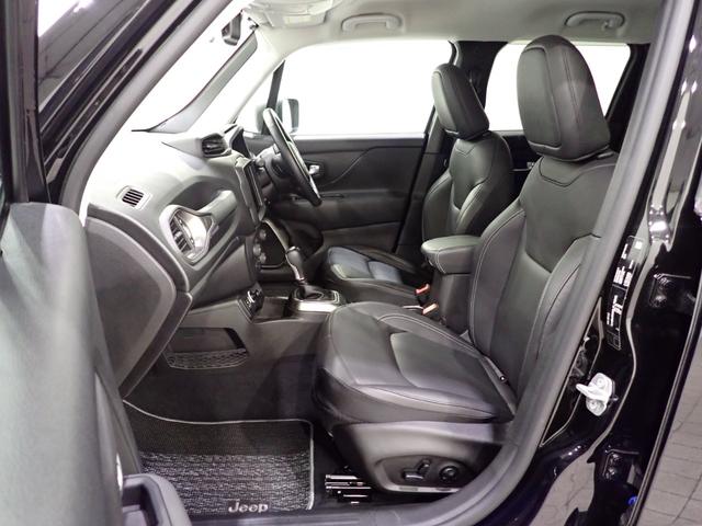 ジープ・レネゲード リミテッド　認定中古車保証付帯　レザーシート　シートヒーター　ハンドルヒーター　Ａｐｐｌｅ　ｃａｒ　ｐｌａｙ　ＡｎｄｒｉｄＡｕｔｏ　レーンキープアシスト　衝突軽減ブレーキ　バックカメラ　ＬＥＤヘッドライト（10枚目）