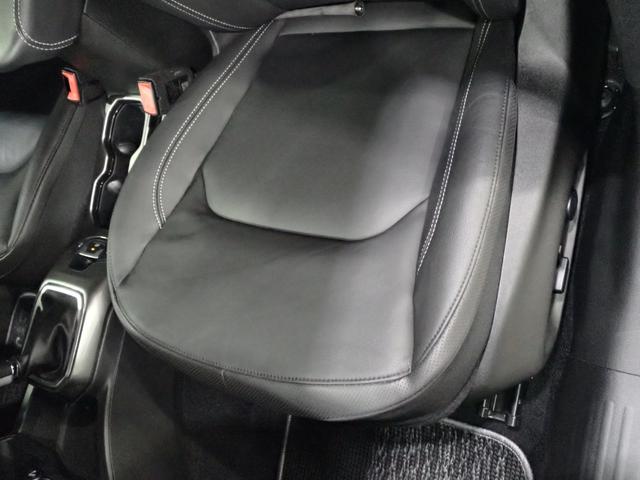 ジープ・レネゲード リミテッド　認定中古車保証付帯　レザーシート　シートヒーター　ハンドルヒーター　Ａｐｐｌｅ　ｃａｒ　ｐｌａｙ　ＡｎｄｒｉｄＡｕｔｏ　レーンキープアシスト　衝突軽減ブレーキ　バックカメラ　ＬＥＤヘッドライト（11枚目）