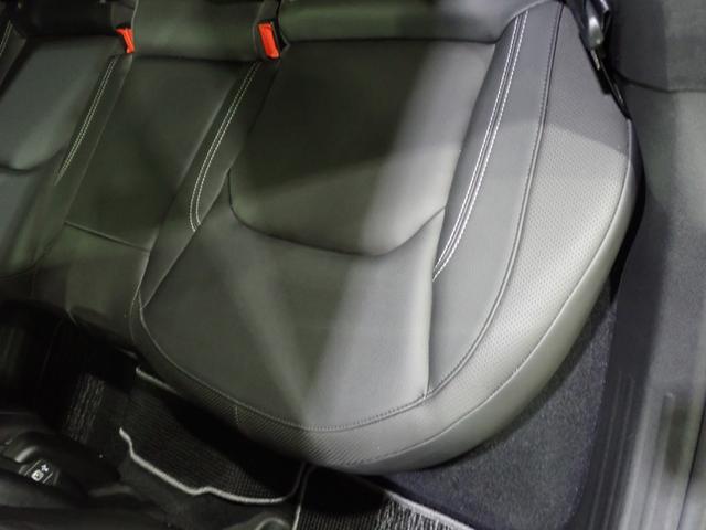 ジープ・レネゲード リミテッド　認定中古車保証付帯　レザーシート　シートヒーター　ハンドルヒーター　Ａｐｐｌｅ　ｃａｒ　ｐｌａｙ　ＡｎｄｒｉｄＡｕｔｏ　レーンキープアシスト　衝突軽減ブレーキ　バックカメラ　ＬＥＤヘッドライト（13枚目）
