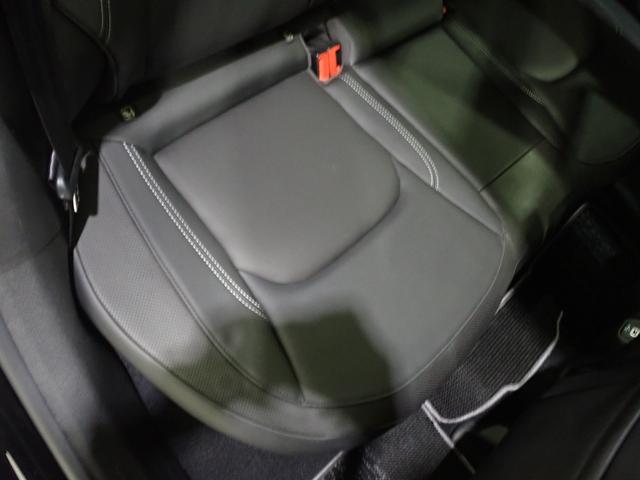 ジープ・レネゲード リミテッド　認定中古車保証付帯　レザーシート　シートヒーター　ハンドルヒーター　Ａｐｐｌｅ　ｃａｒ　ｐｌａｙ　ＡｎｄｒｉｄＡｕｔｏ　レーンキープアシスト　衝突軽減ブレーキ　バックカメラ　ＬＥＤヘッドライト（15枚目）