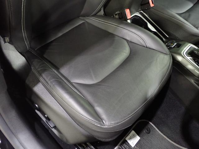 ジープ・レネゲード リミテッド　認定中古車保証付帯　レザーシート　シートヒーター　ハンドルヒーター　Ａｐｐｌｅ　ｃａｒ　ｐｌａｙ　ＡｎｄｒｉｄＡｕｔｏ　レーンキープアシスト　衝突軽減ブレーキ　バックカメラ　ＬＥＤヘッドライト（17枚目）