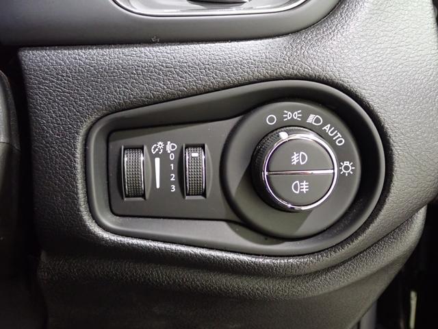 ジープ・レネゲード リミテッド　認定中古車保証付帯　レザーシート　シートヒーター　ハンドルヒーター　Ａｐｐｌｅ　ｃａｒ　ｐｌａｙ　ＡｎｄｒｉｄＡｕｔｏ　レーンキープアシスト　衝突軽減ブレーキ　バックカメラ　ＬＥＤヘッドライト（64枚目）