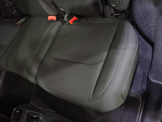 ジープ・ラングラーアンリミテッド スポーツ　認定中古車保証１年付帯　Ａｐｐｌｅｃａｒｐｌａｙ　Ａｎｄｒｏｉｄａｕｔｏ　レザーシート　シートヒーター　ハンドルヒーター　ＥＴＣ２．０　ＬＥＤヘッドライト　バックカメラ　サイドカメラ（13枚目）
