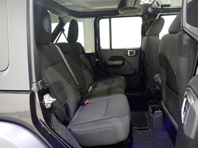 ジープ・ラングラーアンリミテッド スポーツ　認定中古車保証１年付帯　Ａｐｐｌｅｃａｒｐｌａｙ　Ａｎｄｒｏｉｄａｕｔｏ　レザーシート　シートヒーター　ハンドルヒーター　ＥＴＣ２．０　ＬＥＤヘッドライト　バックカメラ　サイドカメラ（14枚目）