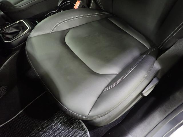 ジープ・レネゲード リミテッド　ＥＴＣ２．０　レザーシート　シートヒーター　ハンドルヒーター　Ａｐｐｌｅ　ｃａｒ　ｐｌａｙ　ＡｎｄｒｉｄＡｕｔｏ　レーンキープアシスト　衝突軽減ブレーキ　バックカメラ　ＬＥＤヘッドライト（11枚目）