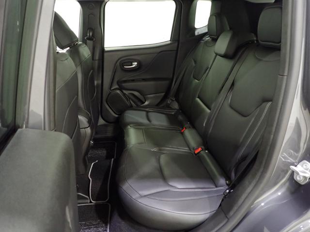 ジープ・レネゲード リミテッド　ＥＴＣ２．０　レザーシート　シートヒーター　ハンドルヒーター　Ａｐｐｌｅ　ｃａｒ　ｐｌａｙ　ＡｎｄｒｉｄＡｕｔｏ　レーンキープアシスト　衝突軽減ブレーキ　バックカメラ　ＬＥＤヘッドライト（12枚目）