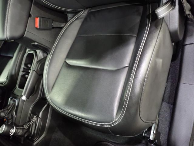 ジープ・ラングラーアンリミテッド サハラ　認定中古車保証１年付帯　Ａｐｐｌｅｃａｒｐｌａｙ　Ａｎｄｒｏｉｄａｕｔｏ　レザーシート　シートヒーター　ハンドルヒーター　ＥＴＣ２．０　ＬＥＤヘッドライト　バックカメラ　サイドカメラ（11枚目）
