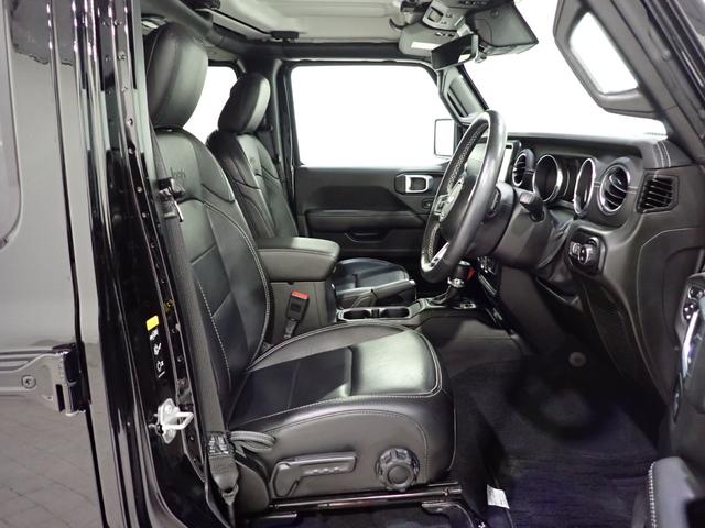 ジープ・ラングラーアンリミテッド サハラ　認定中古車保証１年付帯　Ａｐｐｌｅｃａｒｐｌａｙ　Ａｎｄｒｏｉｄａｕｔｏ　レザーシート　シートヒーター　ハンドルヒーター　ＥＴＣ２．０　ＬＥＤヘッドライト　バックカメラ　サイドカメラ（16枚目）