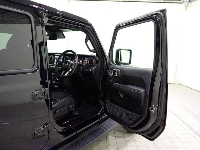 ジープ・ラングラーアンリミテッド サハラ　認定中古車保証１年付帯　Ａｐｐｌｅｃａｒｐｌａｙ　Ａｎｄｒｏｉｄａｕｔｏ　レザーシート　シートヒーター　ハンドルヒーター　ＥＴＣ２．０　ＬＥＤヘッドライト　バックカメラ　サイドカメラ（18枚目）