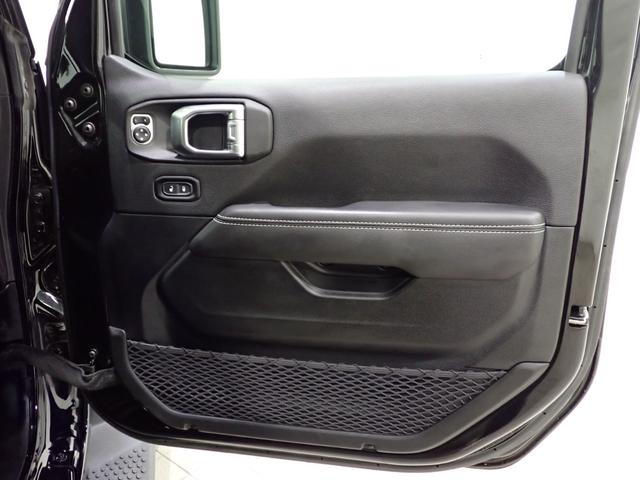 ジープ・ラングラーアンリミテッド サハラ　認定中古車保証１年付帯　Ａｐｐｌｅｃａｒｐｌａｙ　Ａｎｄｒｏｉｄａｕｔｏ　レザーシート　シートヒーター　ハンドルヒーター　ＥＴＣ２．０　ＬＥＤヘッドライト　バックカメラ　サイドカメラ（19枚目）