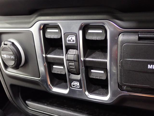 ジープ・ラングラーアンリミテッド サハラ　認定中古車保証１年付帯　Ａｐｐｌｅｃａｒｐｌａｙ　Ａｎｄｒｏｉｄａｕｔｏ　レザーシート　シートヒーター　ハンドルヒーター　ＥＴＣ２．０　ＬＥＤヘッドライト　バックカメラ　サイドカメラ（59枚目）