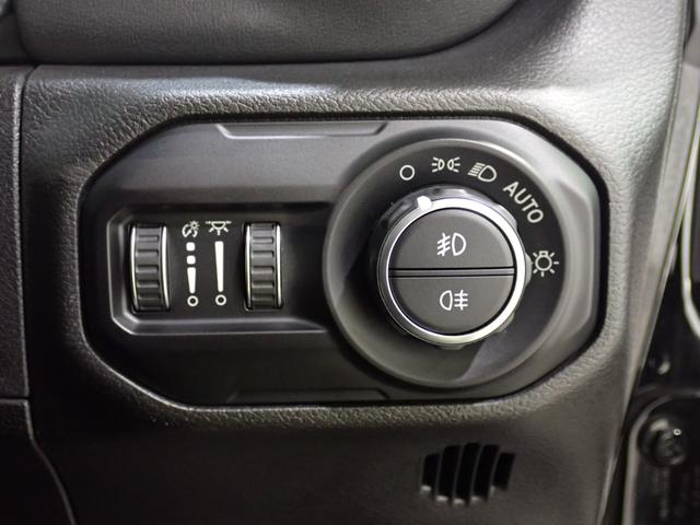 ジープ・ラングラーアンリミテッド サハラ　認定中古車保証１年付帯　Ａｐｐｌｅｃａｒｐｌａｙ　Ａｎｄｒｏｉｄａｕｔｏ　レザーシート　シートヒーター　ハンドルヒーター　ＥＴＣ２．０　ＬＥＤヘッドライト　バックカメラ　サイドカメラ（72枚目）