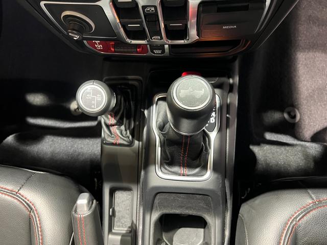 ジープ・ラングラーアンリミテッド ルビコン パワートップ 弊社ユーザー様下取り車両 ワンオーナー 禁煙車 パワートップ Apple car play AndoridAuto Bluetooth レザーシート シートヒーター ハンドルヒーターLEDヘッドライト(52枚目)