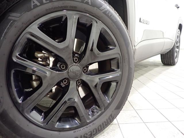 ジープ・レネゲード ナイトイーグル 認定中古車保証 ナイトイーグル スティンググレー 純正ブラックホイール AppleCarplay AndroidAuto ハロゲンヘッドライト(6枚目)