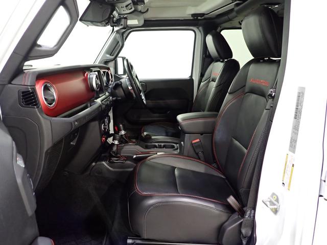 ジープ・ラングラーアンリミテッド ルビコン　認定中古車保証１年付帯　レザーシート　シートヒーター　Ａｐｐｌｅ　ｃａｒ　ｐｌａｙ　ＡｎｄｏｒｉｄＡｕｔｏ　Ｂｌｕｅｔｏｏｔｈ　ＬＥＤヘッドライト　デフロック　バックカメラ　アイドリングストップ（6枚目）
