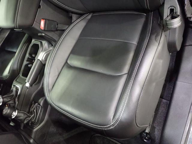 ジープ・ラングラーアンリミテッド サハラ　認定中古車保証１年付帯　レザーシート　シートヒーター　ハンドルヒーター　Ａｐｐｌｅ　ｃａｒ　ｐｌａｙ　ＡｎｄｏｒｉｄＡｕｔｏ　Ｂｌｕｅｔｏｏｔｈ　ＬＥＤヘッドライト　ＥＴＣ２．０　サイドステップ付き（7枚目）