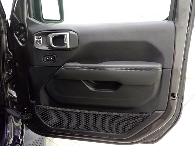 ジープ・ラングラーアンリミテッド サハラ　認定中古車保証１年付帯　レザーシート　シートヒーター　ハンドルヒーター　Ａｐｐｌｅ　ｃａｒ　ｐｌａｙ　ＡｎｄｏｒｉｄＡｕｔｏ　Ｂｌｕｅｔｏｏｔｈ　ＬＥＤヘッドライト　ＥＴＣ２．０　サイドステップ付き（15枚目）