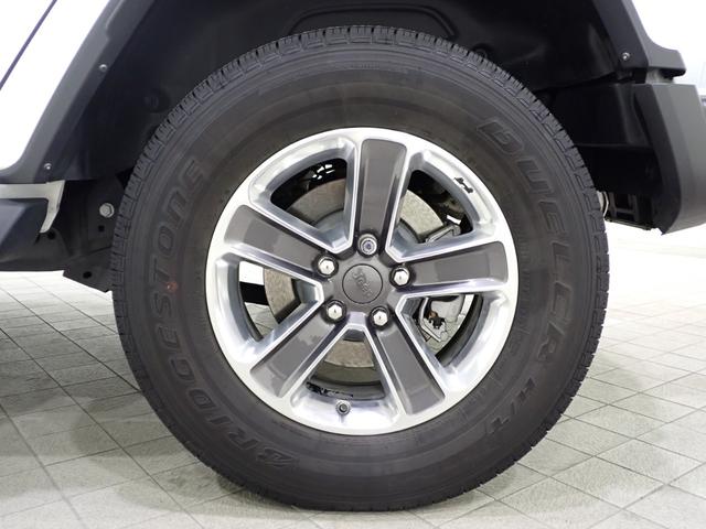 ジープ・ラングラーアンリミテッド サハラ　認定中古車保証１年付帯　レザーシート　シートヒーター　ハンドルヒーター　ＡｎｄｏｒｉｄＡｕｔｏ　Ａｐｐｌｅ　ｃａｒ　ｐｌａｙ　Ｂｌｕｅｔｏｏｔｈ　ＬＥＤヘッドライト　ＥＴＣ２．０（5枚目）
