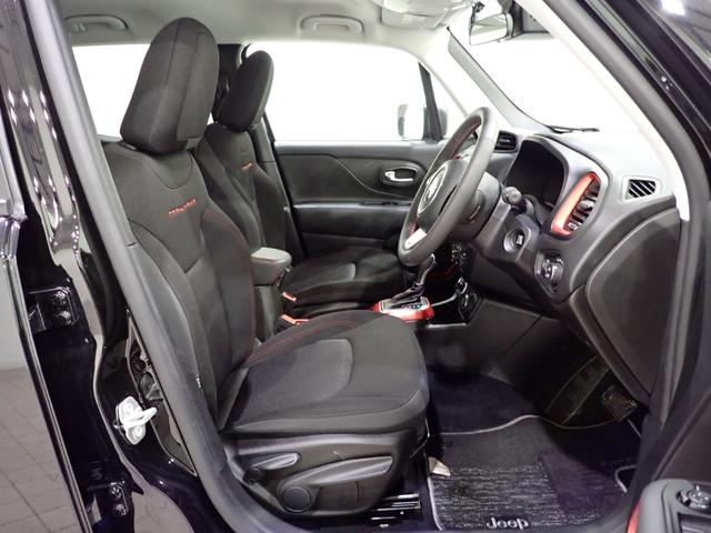 ジープ・レネゲード トレイルホーク 認定中古車保証1年 4WD AndoridAuto Apple car play Bluetooth ファブリックシート クルーズコントロール アイドリングストップ ドラレコ前後(12枚目)