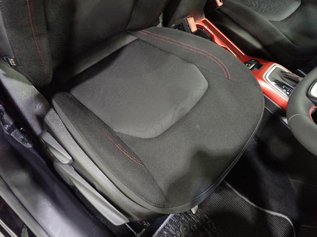 ジープ・レネゲード トレイルホーク 認定中古車保証1年 4WD AndoridAuto Apple car play Bluetooth ファブリックシート クルーズコントロール アイドリングストップ ドラレコ前後(13枚目)