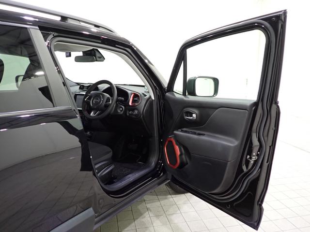 ジープ・レネゲード トレイルホーク 認定中古車保証1年 4WD AndoridAuto Apple car play Bluetooth ファブリックシート クルーズコントロール アイドリングストップ ドラレコ前後(14枚目)