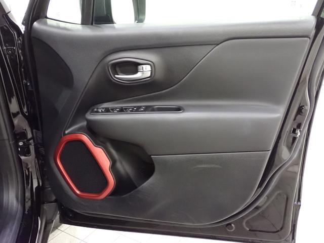 ジープ・レネゲード トレイルホーク 認定中古車保証1年 4WD AndoridAuto Apple car play Bluetooth ファブリックシート クルーズコントロール アイドリングストップ ドラレコ前後(15枚目)