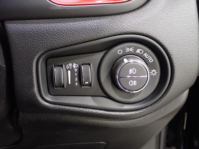 ジープ・レネゲード トレイルホーク 認定中古車保証1年 4WD AndoridAuto Apple car play Bluetooth ファブリックシート クルーズコントロール アイドリングストップ ドラレコ前後(62枚目)