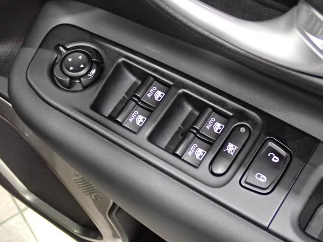 ジープ・レネゲード リミテッド 認定中古車保証1年付帯 ドラレコ付き レザーシート シートヒーター ハンドルヒーター LEDヘッドライト アダプティブクルーズコントロール 衝突軽減ブレーキシステム ETC2.0(17枚目)