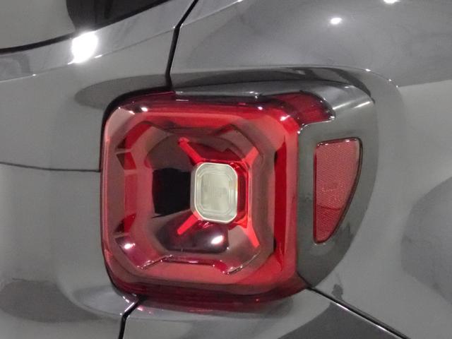 ジープ・レネゲード リミテッド 認定中古車保証1年付帯 ドラレコ付き レザーシート シートヒーター ハンドルヒーター LEDヘッドライト アダプティブクルーズコントロール 衝突軽減ブレーキシステム ETC2.0(28枚目)