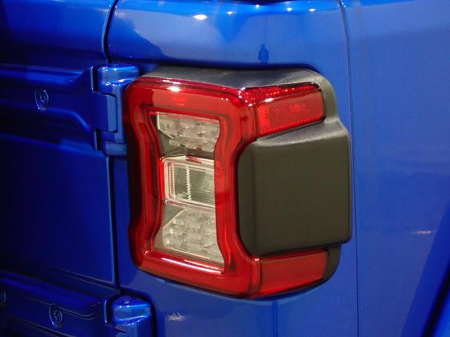 ジープ・ラングラーアンリミテッド サハラ　スカイワンタッチパワートップ　認定中古車保証１年付帯　パワートップ　レザーシート　ＡｎｄｏｒｉｄＡｕｔｏ　Ａｐｐｌｅ　ｃａｒ　ｐｌａｙ　Ｂｌｕｅｔｏｏｔｈ　ＬＥＤヘッドライト　シートヒーター　ハンドルヒーター　ＥＴＣ２．０（32枚目）