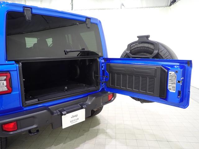 ジープ・ラングラーアンリミテッド サハラ　スカイワンタッチパワートップ　認定中古車保証１年付帯　パワートップ　レザーシート　ＡｎｄｏｒｉｄＡｕｔｏ　Ａｐｐｌｅ　ｃａｒ　ｐｌａｙ　Ｂｌｕｅｔｏｏｔｈ　ＬＥＤヘッドライト　シートヒーター　ハンドルヒーター　ＥＴＣ２．０（35枚目）