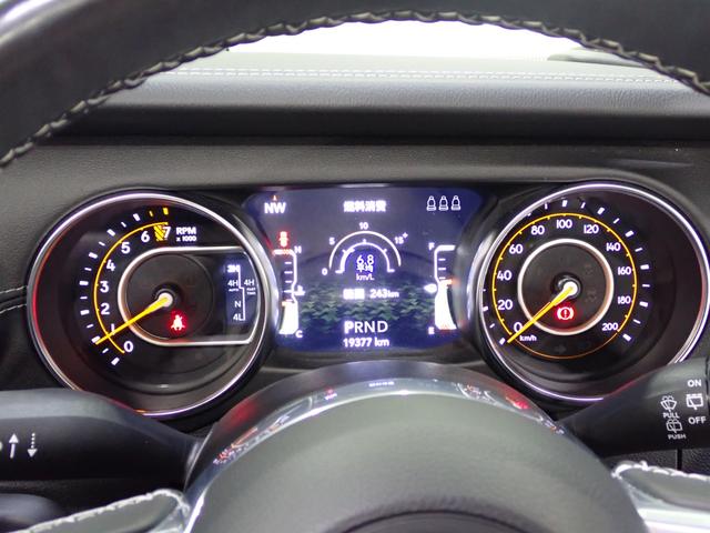 ジープ・ラングラーアンリミテッド サハラ　スカイワンタッチパワートップ　認定中古車保証１年付帯　パワートップ　レザーシート　ＡｎｄｏｒｉｄＡｕｔｏ　Ａｐｐｌｅ　ｃａｒ　ｐｌａｙ　Ｂｌｕｅｔｏｏｔｈ　ＬＥＤヘッドライト　シートヒーター　ハンドルヒーター　ＥＴＣ２．０（67枚目）