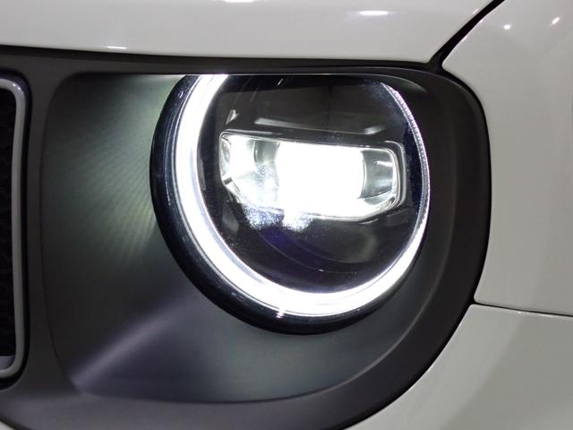 ジープ・レネゲード リミテッド　認定中古車保証１年付帯　サイドバイザー　レザーシート　シートヒーター　ＡｎｄｏｒｉｄＡｕｔｏ　Ａｐｐｌｅ　ｃａｒ　ｐｌａｙ　Ｂｌｕｅｔｏｏｔｈ　バックカメラ　ＬＥＤヘッドライト　ＥＴＣ２．０（3枚目）