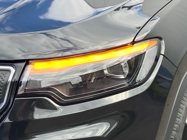 ジープ・コンパス リミテッド　弊社元試乗車　ワンオーナー　禁煙車　Ａｐｐｌｅ　ｃａｒ　ｐｌａｙ　ＡｎｄｏｒｉｄＡｕｔｏ　Ｂｌｕｅｔｏｏｔｈ　レザーシート　シートヒーター　ハンドルヒーター　３６０°カメラ　電動リアゲート（8枚目）