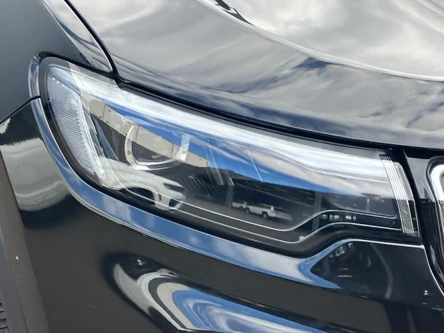 ジープ・コンパス リミテッド　弊社元試乗車　ワンオーナー　禁煙車　Ａｐｐｌｅ　ｃａｒ　ｐｌａｙ　ＡｎｄｏｒｉｄＡｕｔｏ　Ｂｌｕｅｔｏｏｔｈ　レザーシート　シートヒーター　ハンドルヒーター　３６０°カメラ　電動リアゲート（9枚目）