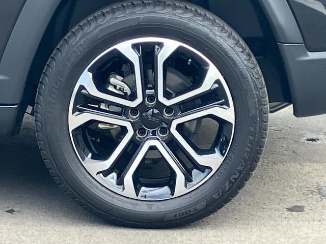 ジープ・コンパス リミテッド　弊社元試乗車　ワンオーナー　禁煙車　Ａｐｐｌｅ　ｃａｒ　ｐｌａｙ　ＡｎｄｏｒｉｄＡｕｔｏ　Ｂｌｕｅｔｏｏｔｈ　レザーシート　シートヒーター　ハンドルヒーター　３６０°カメラ　電動リアゲート（17枚目）