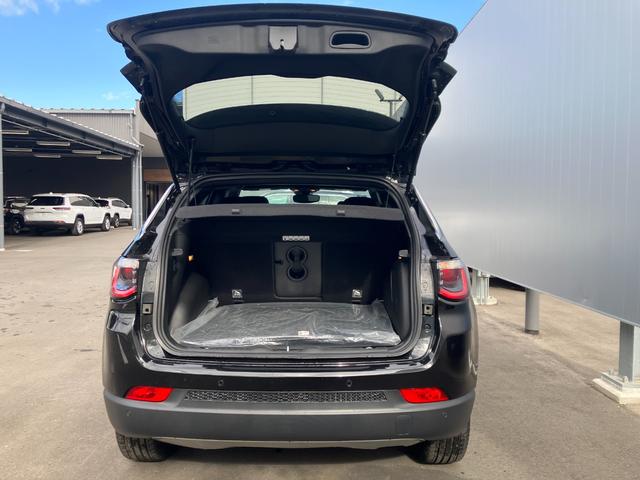 ジープ・コンパス リミテッド　弊社元試乗車　ワンオーナー　禁煙車　Ａｐｐｌｅ　ｃａｒ　ｐｌａｙ　ＡｎｄｏｒｉｄＡｕｔｏ　Ｂｌｕｅｔｏｏｔｈ　レザーシート　シートヒーター　ハンドルヒーター　３６０°カメラ　電動リアゲート（22枚目）