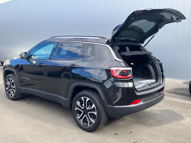 ジープ・コンパス リミテッド　弊社元試乗車　ワンオーナー　禁煙車　Ａｐｐｌｅ　ｃａｒ　ｐｌａｙ　ＡｎｄｏｒｉｄＡｕｔｏ　Ｂｌｕｅｔｏｏｔｈ　レザーシート　シートヒーター　ハンドルヒーター　３６０°カメラ　電動リアゲート（23枚目）