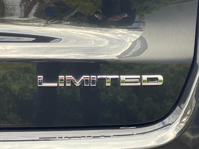 ジープ・コンパス リミテッド　弊社元試乗車　ワンオーナー　禁煙車　Ａｐｐｌｅ　ｃａｒ　ｐｌａｙ　ＡｎｄｏｒｉｄＡｕｔｏ　Ｂｌｕｅｔｏｏｔｈ　レザーシート　シートヒーター　ハンドルヒーター　３６０°カメラ　電動リアゲート（28枚目）