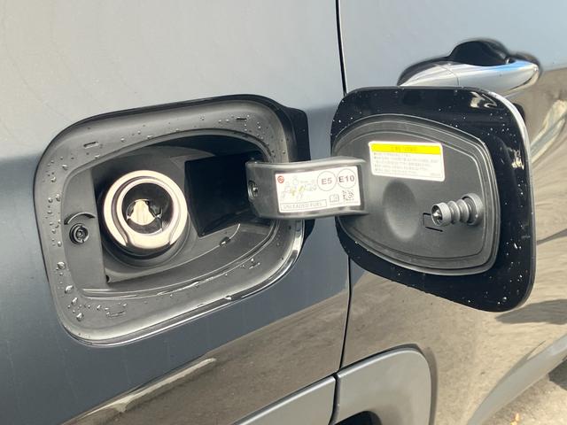 ジープ・コンパス リミテッド　弊社元試乗車　ワンオーナー　禁煙車　Ａｐｐｌｅ　ｃａｒ　ｐｌａｙ　ＡｎｄｏｒｉｄＡｕｔｏ　Ｂｌｕｅｔｏｏｔｈ　レザーシート　シートヒーター　ハンドルヒーター　３６０°カメラ　電動リアゲート（31枚目）