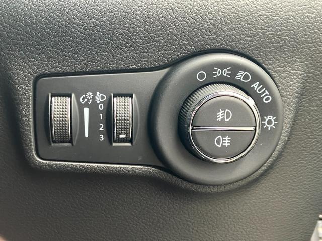 ジープ・コンパス リミテッド　弊社元試乗車　ワンオーナー　禁煙車　Ａｐｐｌｅ　ｃａｒ　ｐｌａｙ　ＡｎｄｏｒｉｄＡｕｔｏ　Ｂｌｕｅｔｏｏｔｈ　レザーシート　シートヒーター　ハンドルヒーター　３６０°カメラ　電動リアゲート（36枚目）
