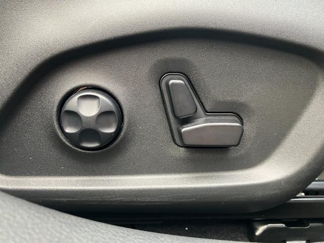 ジープ・コンパス リミテッド　弊社元試乗車　ワンオーナー　禁煙車　Ａｐｐｌｅ　ｃａｒ　ｐｌａｙ　ＡｎｄｏｒｉｄＡｕｔｏ　Ｂｌｕｅｔｏｏｔｈ　レザーシート　シートヒーター　ハンドルヒーター　３６０°カメラ　電動リアゲート（48枚目）