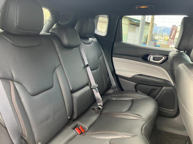 ジープ・コンパス リミテッド　弊社元試乗車　ワンオーナー　禁煙車　Ａｐｐｌｅ　ｃａｒ　ｐｌａｙ　ＡｎｄｏｒｉｄＡｕｔｏ　Ｂｌｕｅｔｏｏｔｈ　レザーシート　シートヒーター　ハンドルヒーター　３６０°カメラ　電動リアゲート（59枚目）