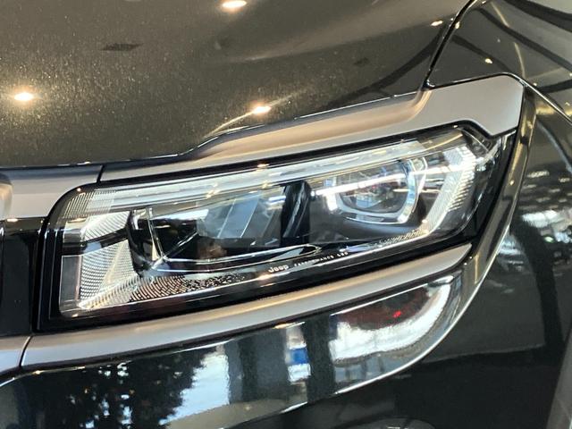 ジープ・コマンダー トレイル　エディション　限定１００台　登録未使用車　ショールーム展示車　ワンオーナー　禁煙車　ＡｎｄｏｒｉｄＡｕｔｏ　Ａｐｐｌｅ　ｃａｒ　ｐｌａｙ　Ｂｌｕｅｔｏｏｔｈ　シートメモリー機能　ＥＴＣ２．０　レザーシート（11枚目）