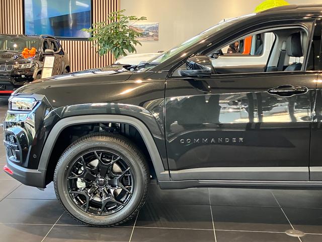 ジープ・コマンダー トレイル　エディション　限定１００台　登録未使用車　ショールーム展示車　ワンオーナー　禁煙車　ＡｎｄｏｒｉｄＡｕｔｏ　Ａｐｐｌｅ　ｃａｒ　ｐｌａｙ　Ｂｌｕｅｔｏｏｔｈ　シートメモリー機能　ＥＴＣ２．０　レザーシート（16枚目）