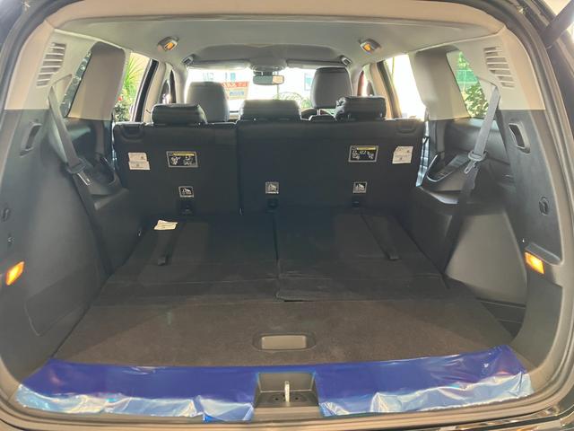 ジープ・コマンダー トレイル　エディション　限定１００台　登録未使用車　ショールーム展示車　ワンオーナー　禁煙車　ＡｎｄｏｒｉｄＡｕｔｏ　Ａｐｐｌｅ　ｃａｒ　ｐｌａｙ　Ｂｌｕｅｔｏｏｔｈ　シートメモリー機能　ＥＴＣ２．０　レザーシート（22枚目）