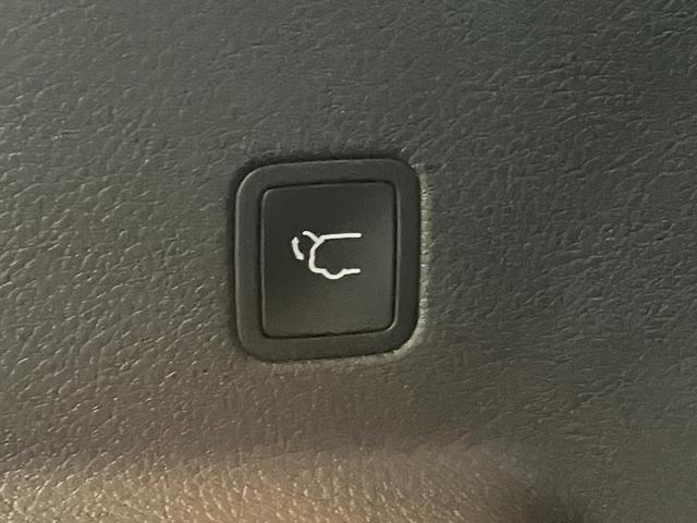 ジープ・コマンダー トレイル　エディション　限定１００台　登録未使用車　ショールーム展示車　ワンオーナー　禁煙車　ＡｎｄｏｒｉｄＡｕｔｏ　Ａｐｐｌｅ　ｃａｒ　ｐｌａｙ　Ｂｌｕｅｔｏｏｔｈ　シートメモリー機能　ＥＴＣ２．０　レザーシート（24枚目）