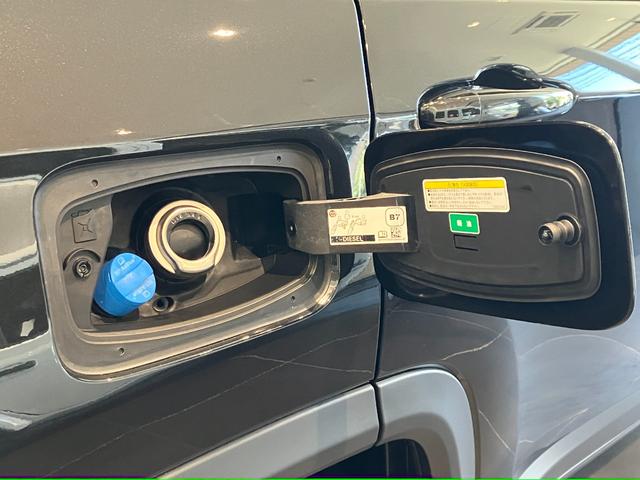 ジープ・コマンダー トレイル　エディション　限定１００台　登録未使用車　ショールーム展示車　ワンオーナー　禁煙車　ＡｎｄｏｒｉｄＡｕｔｏ　Ａｐｐｌｅ　ｃａｒ　ｐｌａｙ　Ｂｌｕｅｔｏｏｔｈ　シートメモリー機能　ＥＴＣ２．０　レザーシート（26枚目）