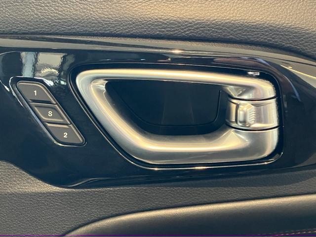 ジープ・コマンダー トレイル　エディション　限定１００台　登録未使用車　ショールーム展示車　ワンオーナー　禁煙車　ＡｎｄｏｒｉｄＡｕｔｏ　Ａｐｐｌｅ　ｃａｒ　ｐｌａｙ　Ｂｌｕｅｔｏｏｔｈ　シートメモリー機能　ＥＴＣ２．０　レザーシート（30枚目）