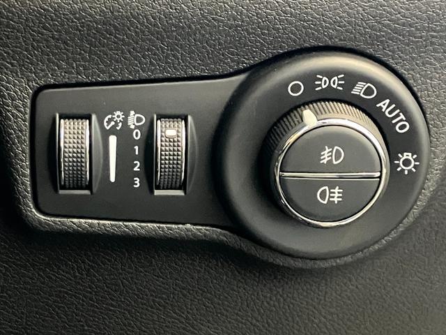 ジープ・コマンダー トレイル　エディション　限定１００台　登録未使用車　ショールーム展示車　ワンオーナー　禁煙車　ＡｎｄｏｒｉｄＡｕｔｏ　Ａｐｐｌｅ　ｃａｒ　ｐｌａｙ　Ｂｌｕｅｔｏｏｔｈ　シートメモリー機能　ＥＴＣ２．０　レザーシート（32枚目）